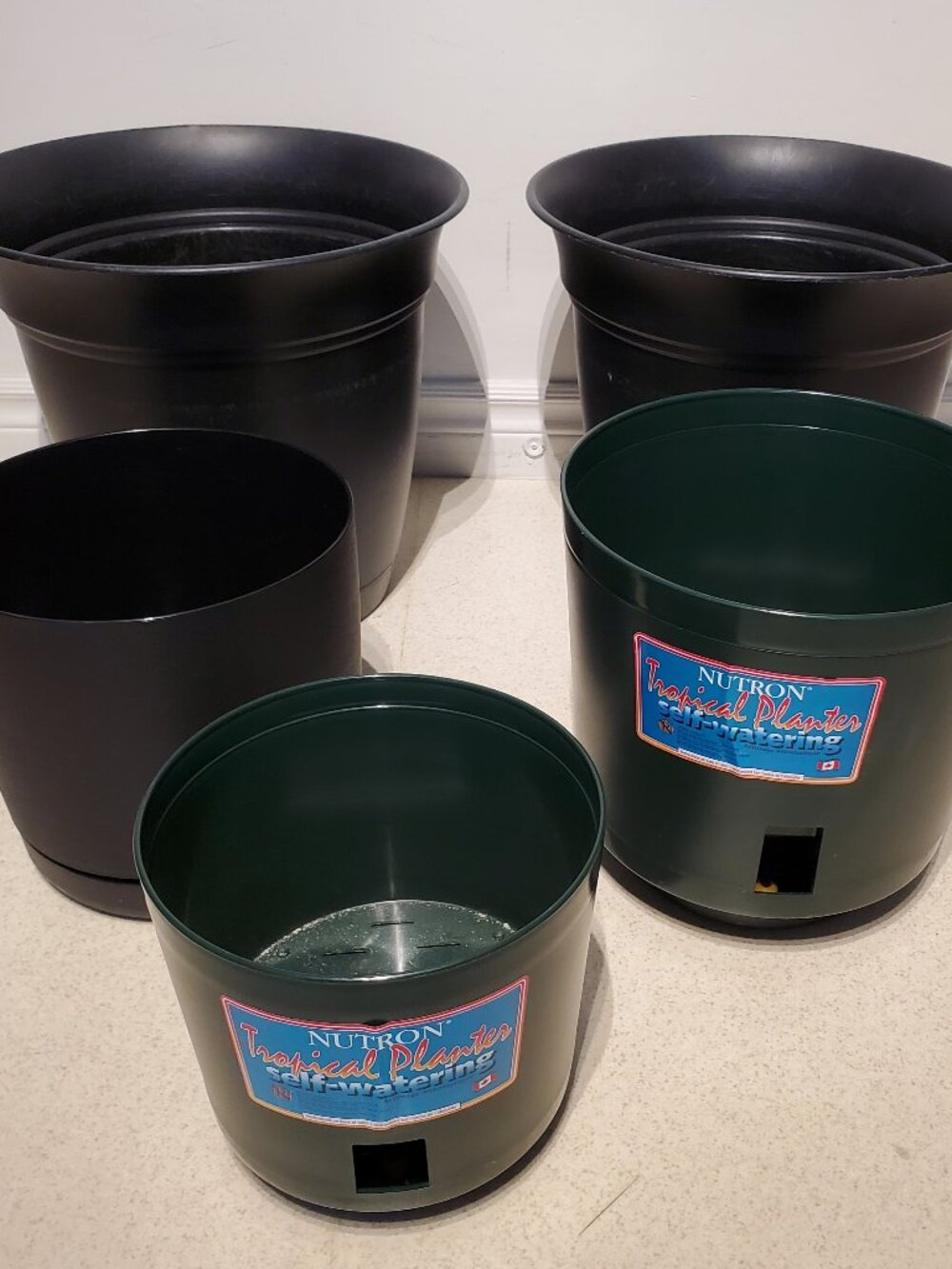 5pc Indoor/Outdoor Planters, Pots W/2 New Self Watering Black 2x16,1x10,1x9 MINT